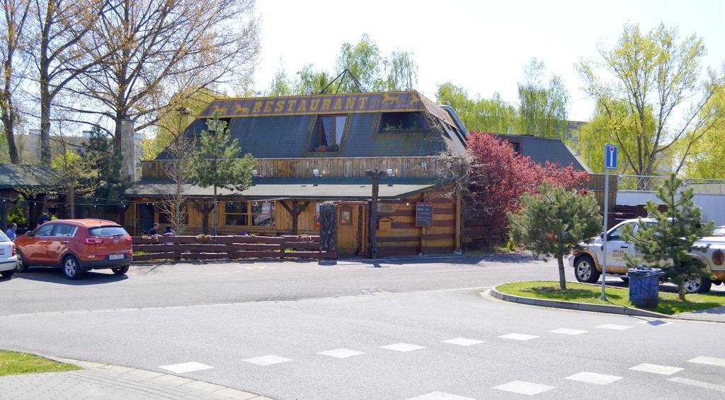 Restaurant A Penzion Steak Station Pardubice Kültér fotó