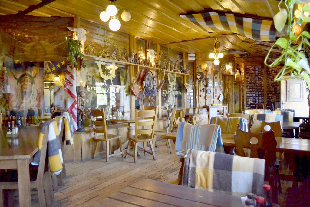 Restaurant A Penzion Steak Station Pardubice Kültér fotó